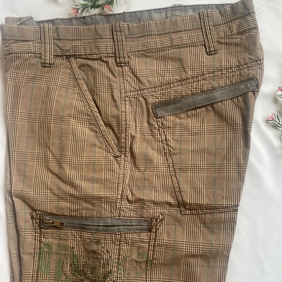GUESS CARGO SHORTS - Picture 4 of 15